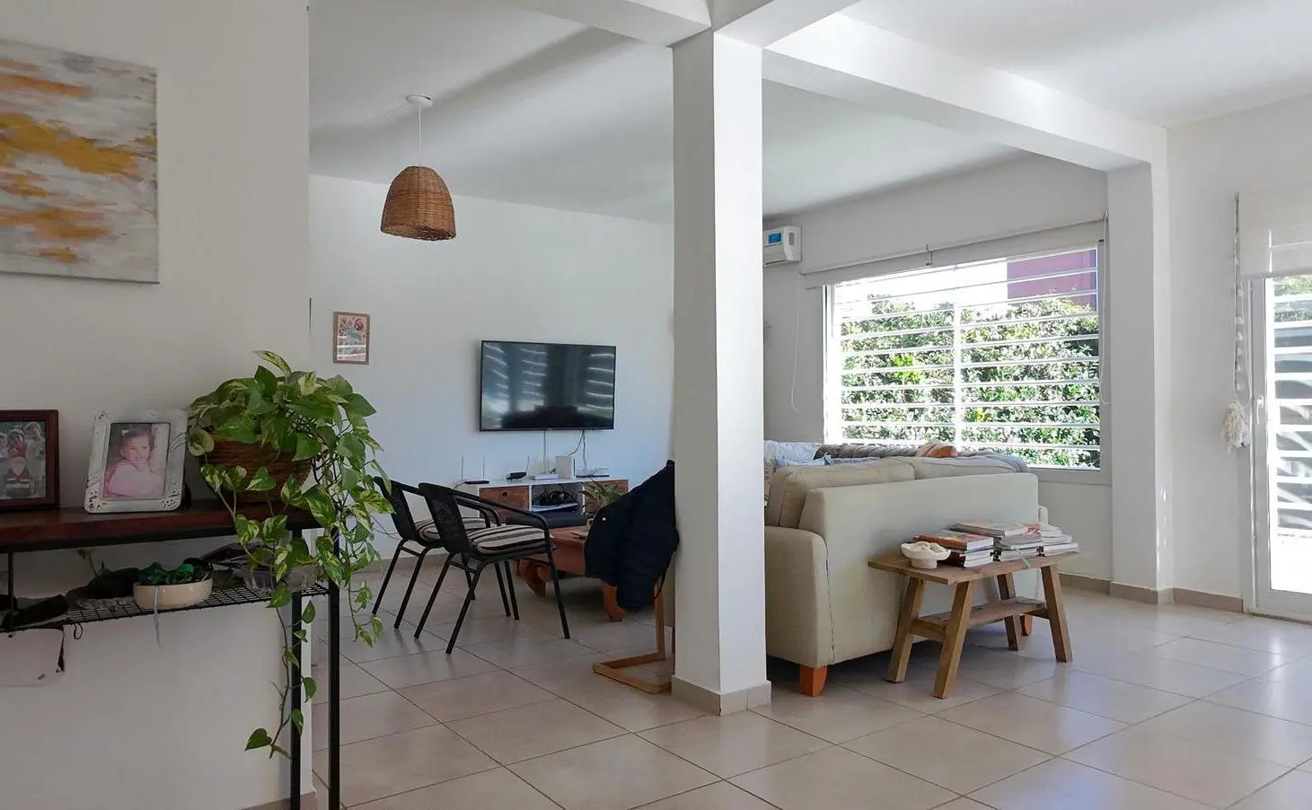 VENTA CASA 05 AMB LUMINOSA, PILETA, COCHERA, PILAR  DEL ESTE BARRIO CASAS DEL ESTE 5