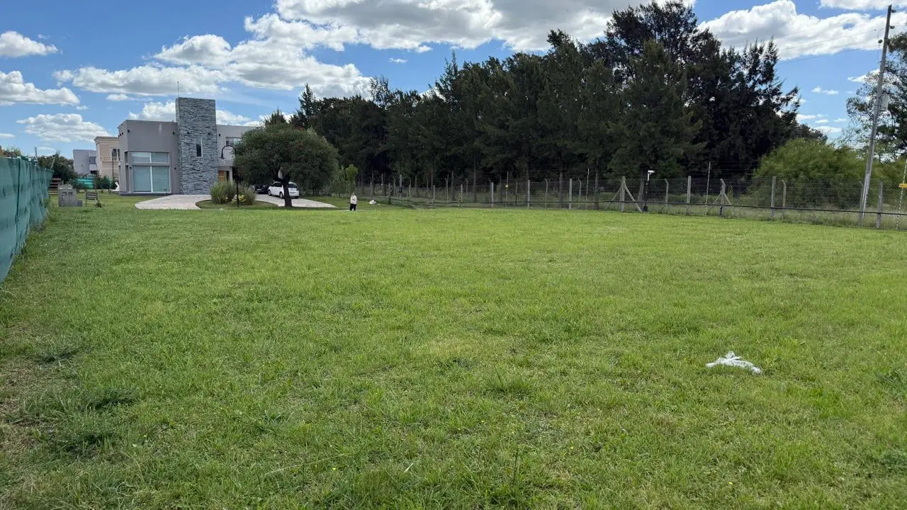 Terreno en Cruz del Sur 2
