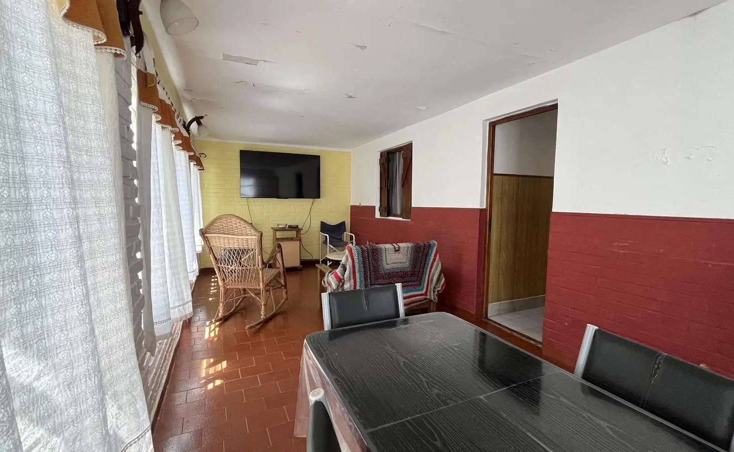 Venta casa en lote propio 3 ambientes con cochera patio y galeria caseros 2