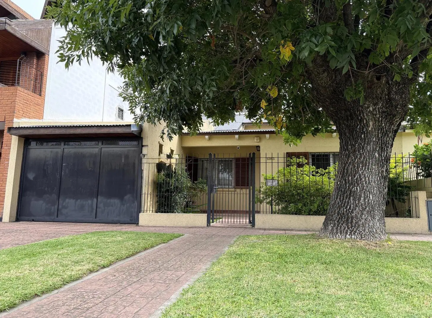 Casa venta 4 ambientes Quilmes, con amplio parque y garage 4