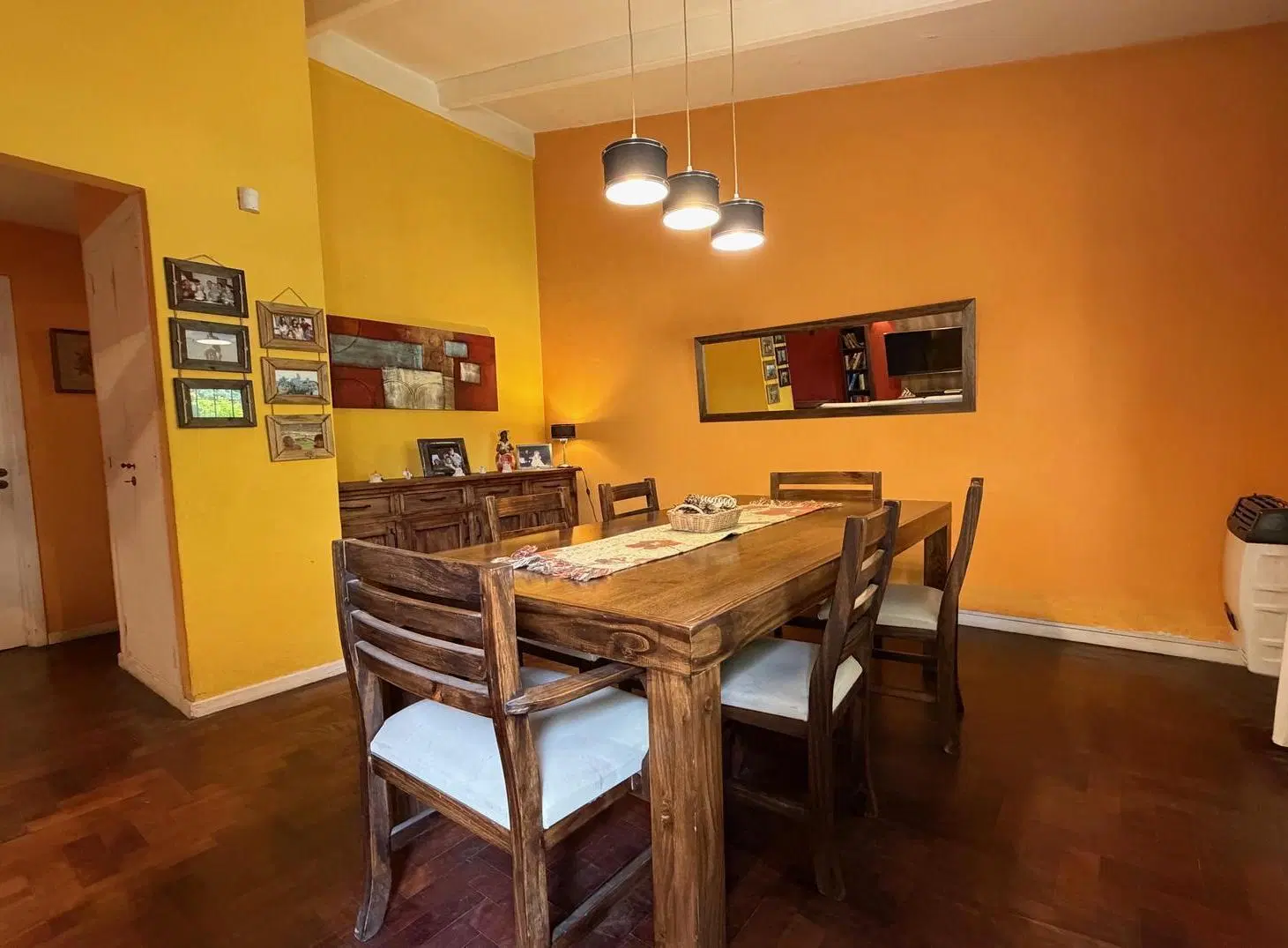 Casa venta 4 ambientes Quilmes, con amplio parque y garage 2