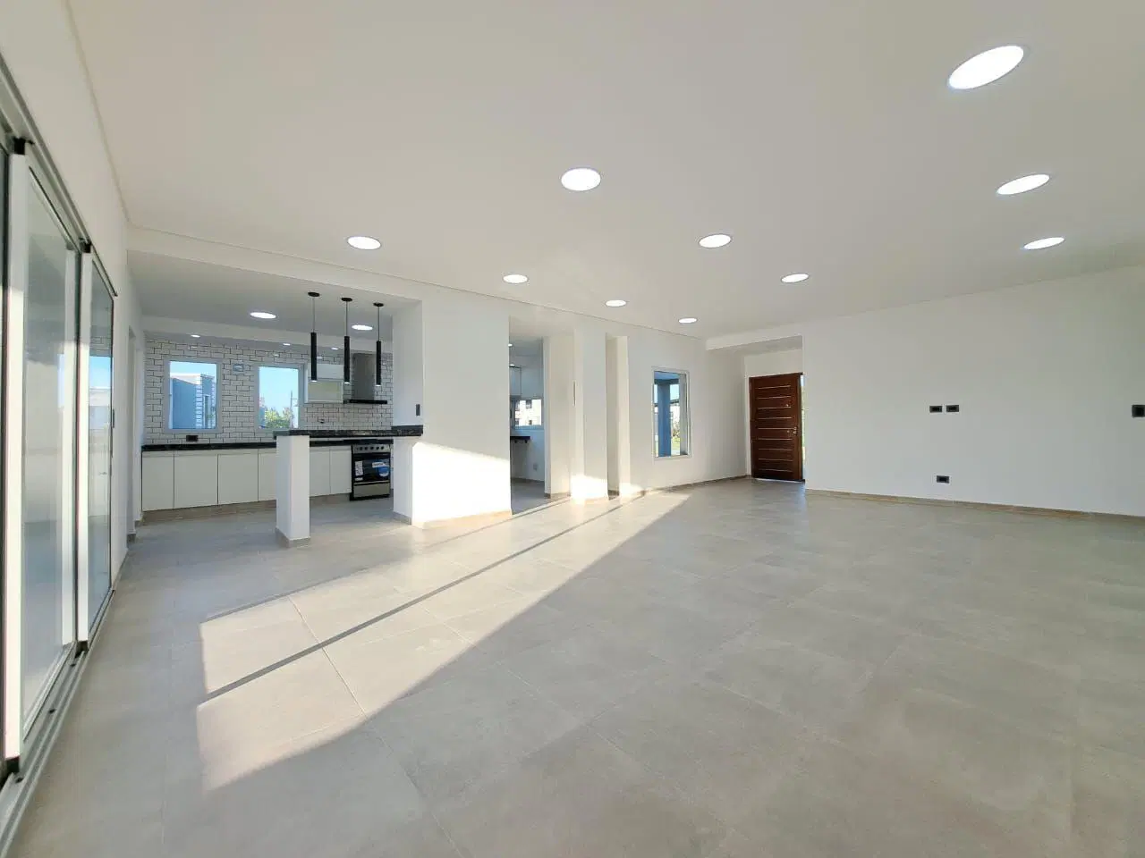 Venta Casa 4 ambientes A ESTRENAR con piscina y cocheras. Barrio San Lucas. San Vicente 4