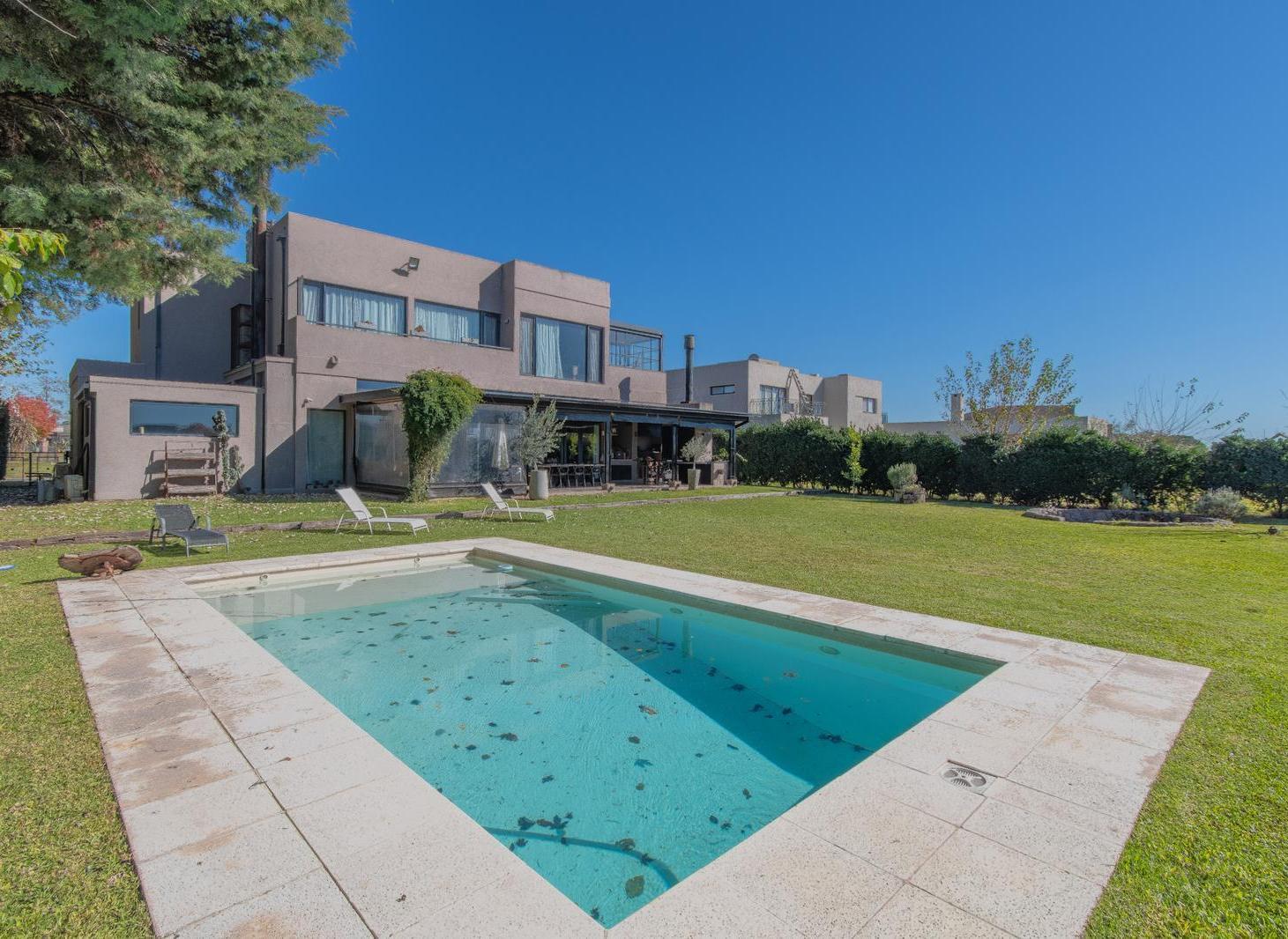 Casa en Venta Haras Santa Maria Barrio El Refugio Loma Verde Escobar