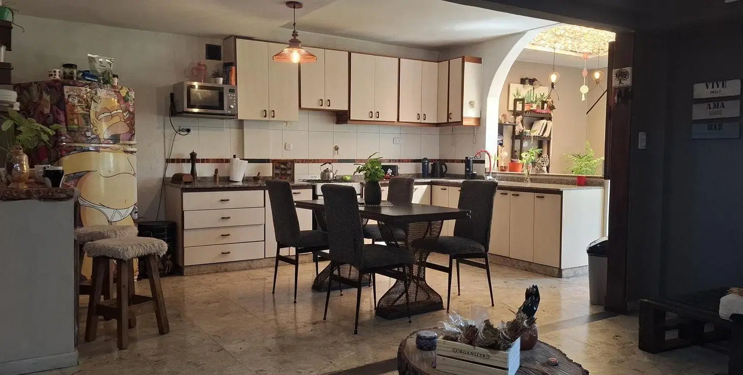 Casa en Venta, 5 ambientes, Villa Ballester, con parque y pileta 4