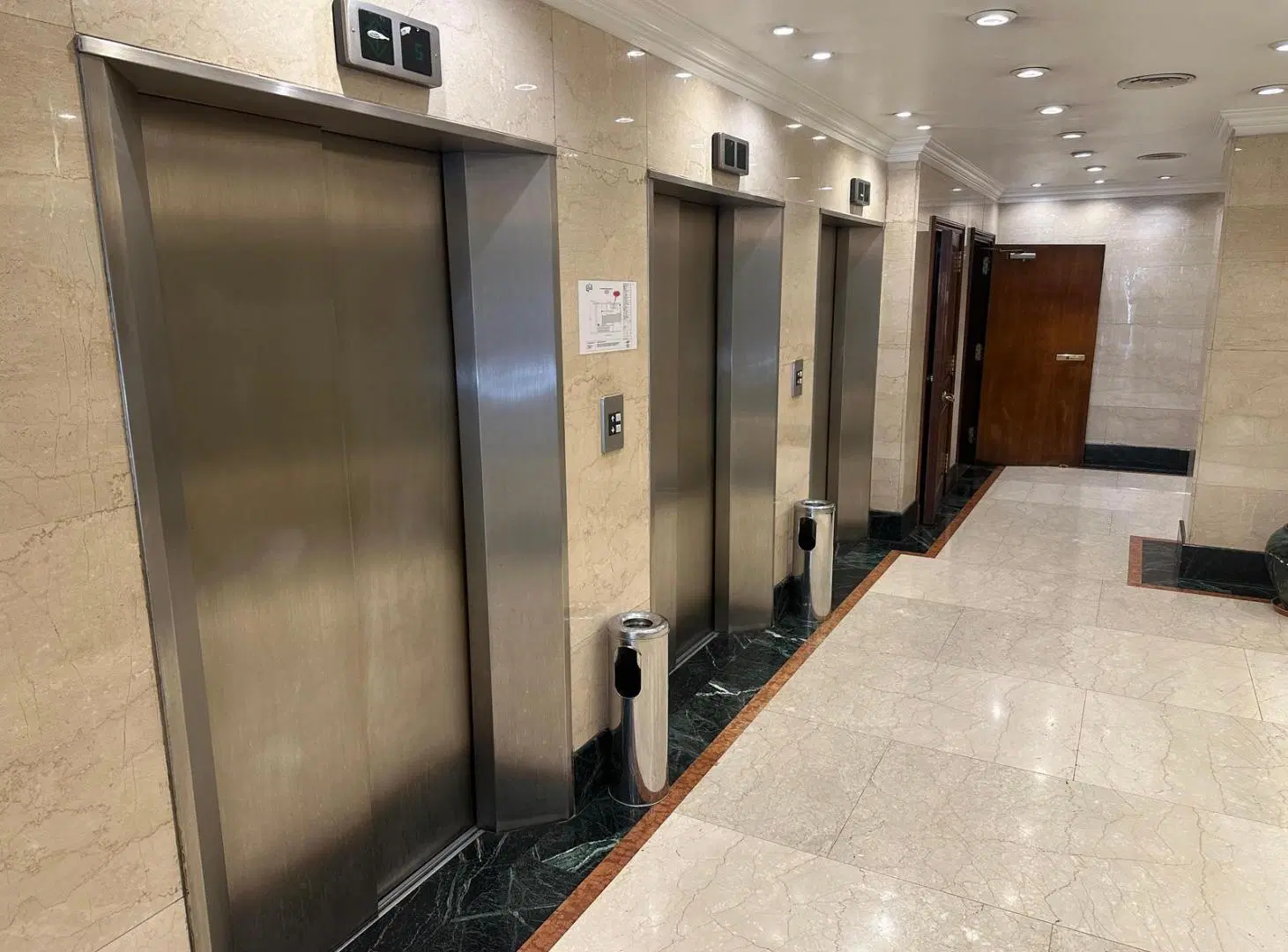 ALQUILER DE OFICINA 352 M2 CON 3 COCHERAS EN SAN NICOLAS 5
