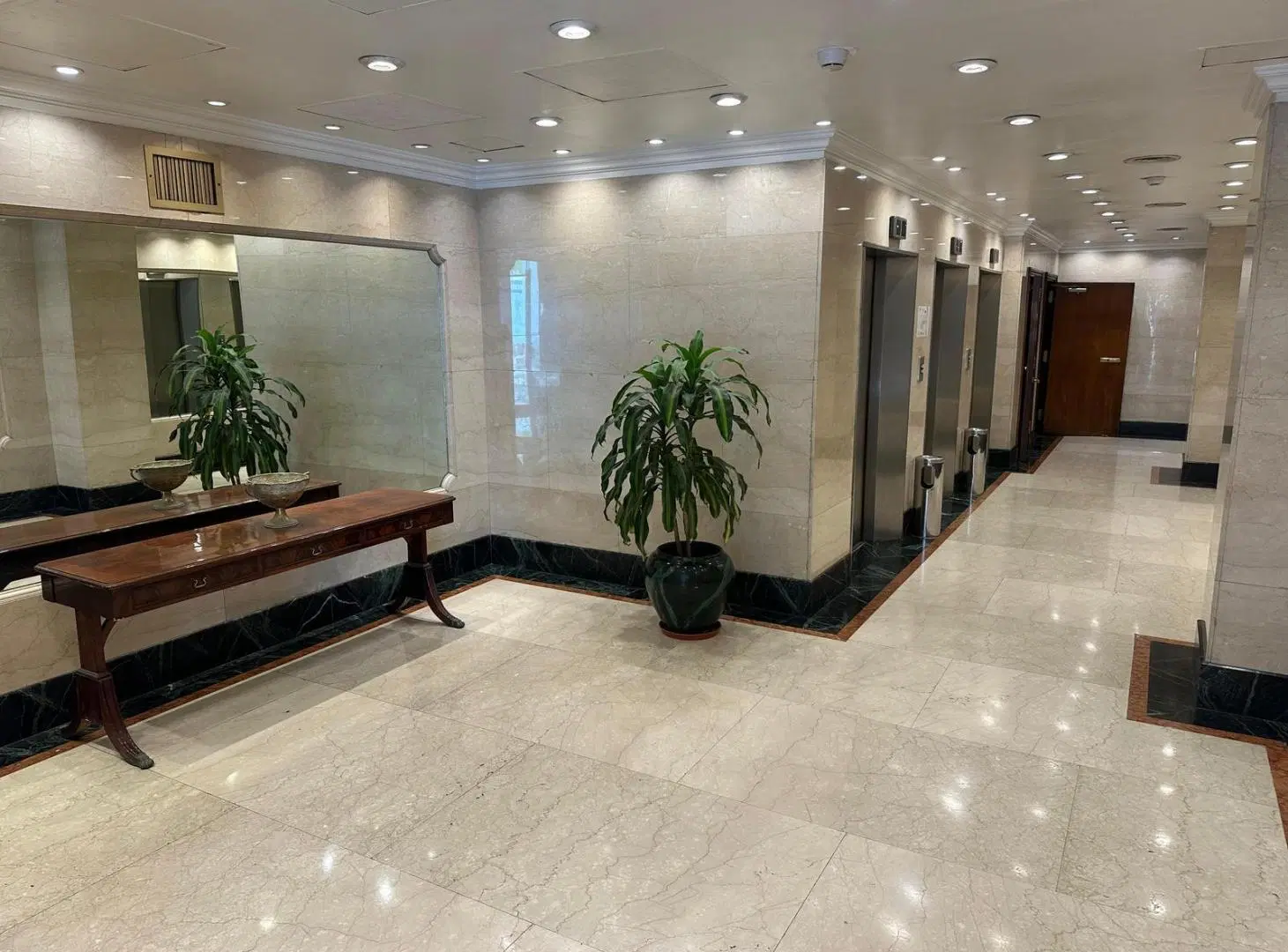 ALQUILER DE OFICINA 352 M2 CON 3 COCHERAS EN SAN NICOLAS 3