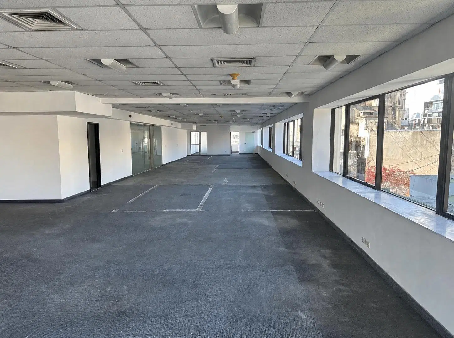 ALQUILER DE OFICINA 352 M2 CON 3 COCHERAS EN SAN NICOLAS 4
