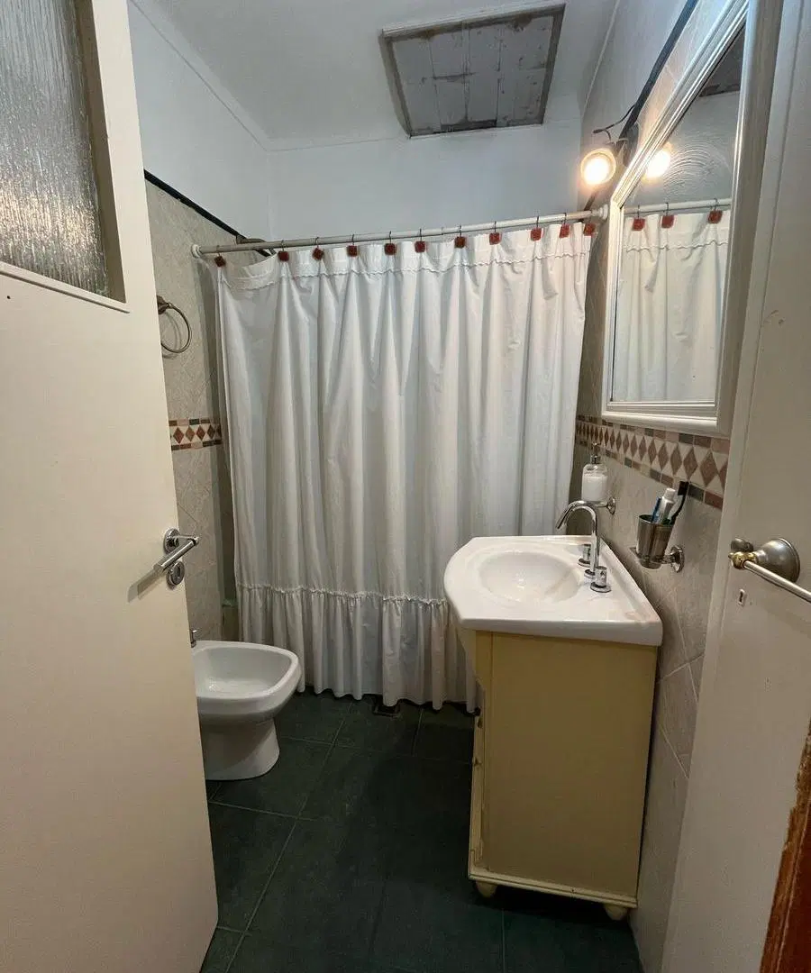 Casa en venta 7 ambientes con Piscina Quincho Cochera Quilmes 4