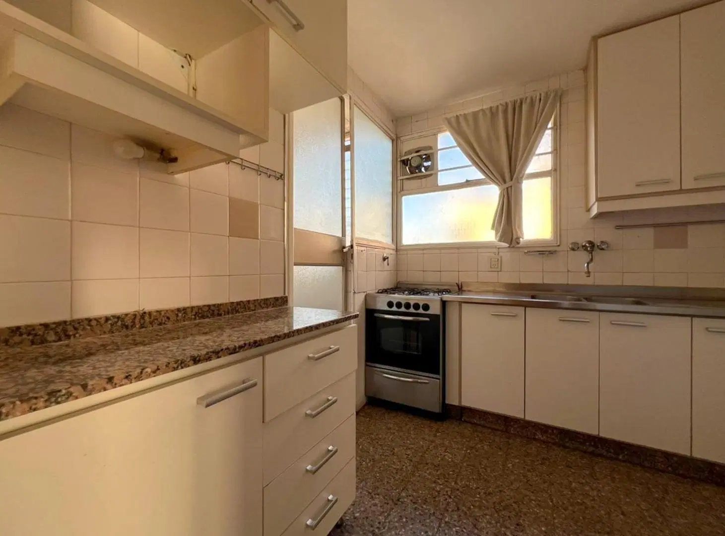 Departamento en venta 4 ambientes CON BALCÓN CORRIDO en Recoleta Seguridad 24hs Apto crédito. 3