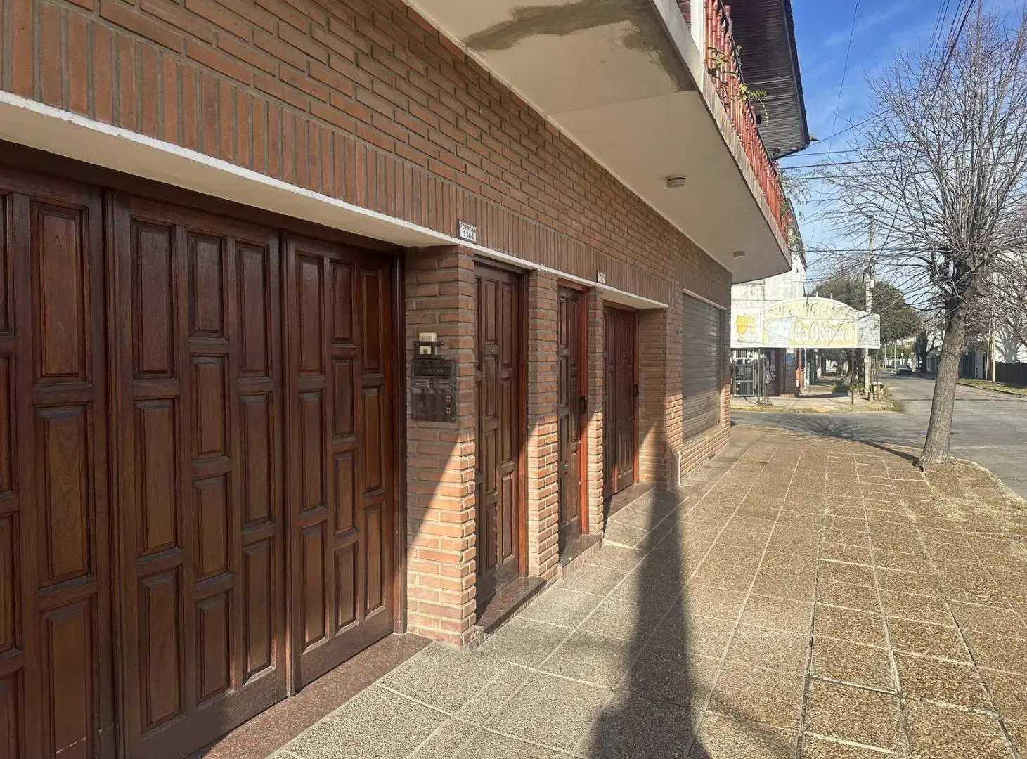 Venta PH 4 Ambientes con Entrada Independiente, Quincho, Patio y Cochera en Bernal Oeste 2
