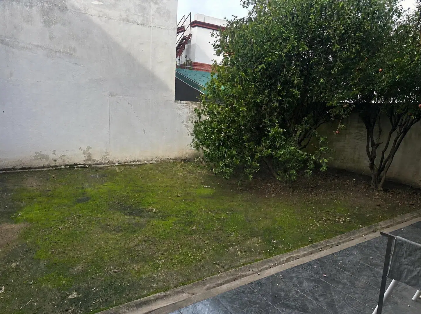 Venta PH 4 Ambientes con Entrada Independiente, Quincho, Patio y Cochera en Bernal Oeste 8