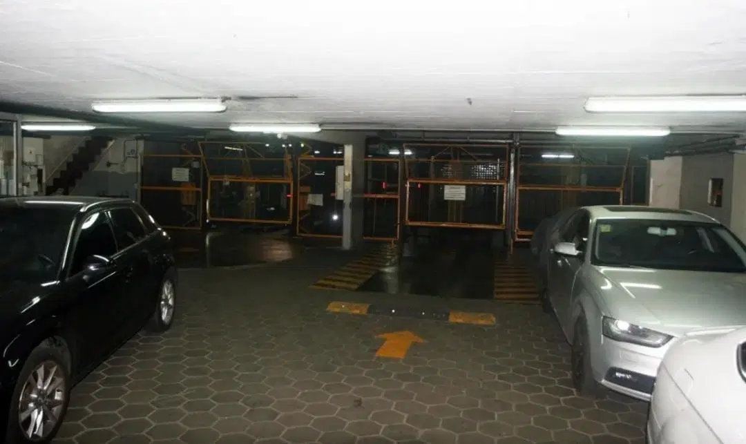 Venta Cochera Techada en Microcentro 3