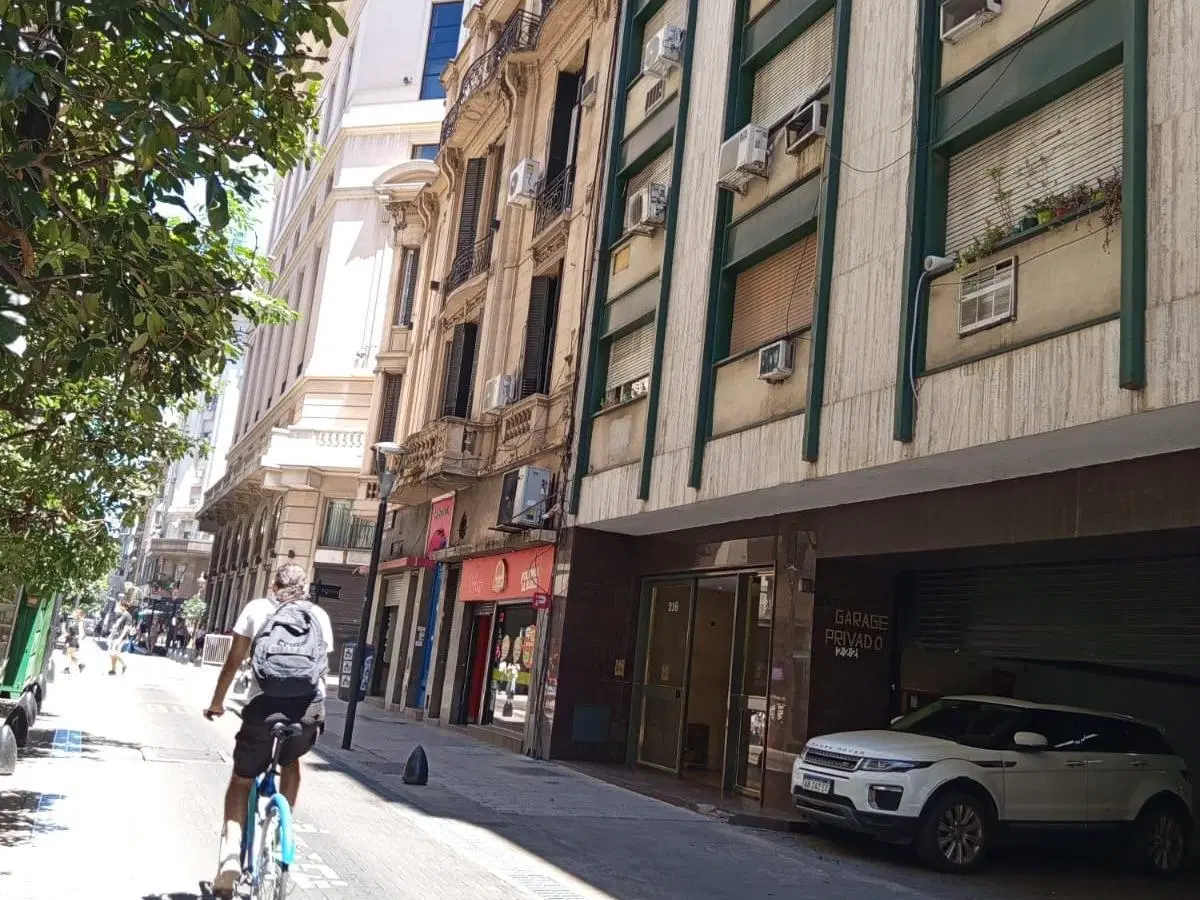 Venta Cochera Techada en Microcentro 2