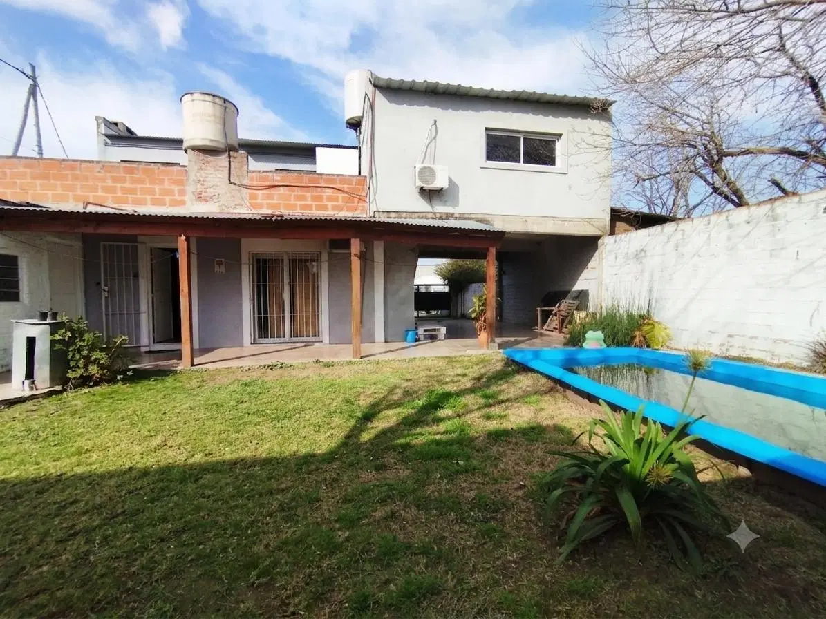 CASA MULTIFAMILIAR EN VENTA EN BENAVIDEZ TIGRE CON PISCINA PARRILLA Y GALERIA 8