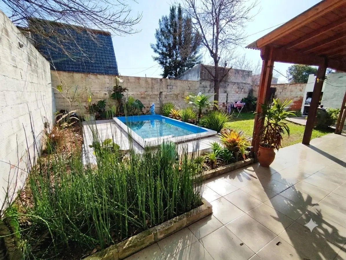 CASA MULTIFAMILIAR EN VENTA EN BENAVIDEZ TIGRE CON PISCINA PARRILLA Y GALERIA 8