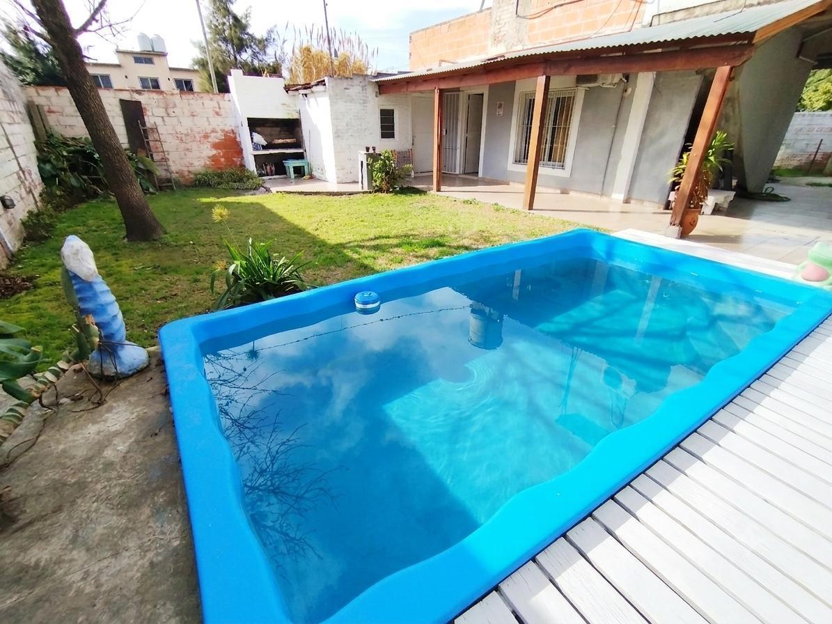 Foto de CASA MULTIFAMILIAR EN VENTA EN BENAVIDEZ TIGRE CON PISCINA PARRILLA Y GALERIA, imagen 3