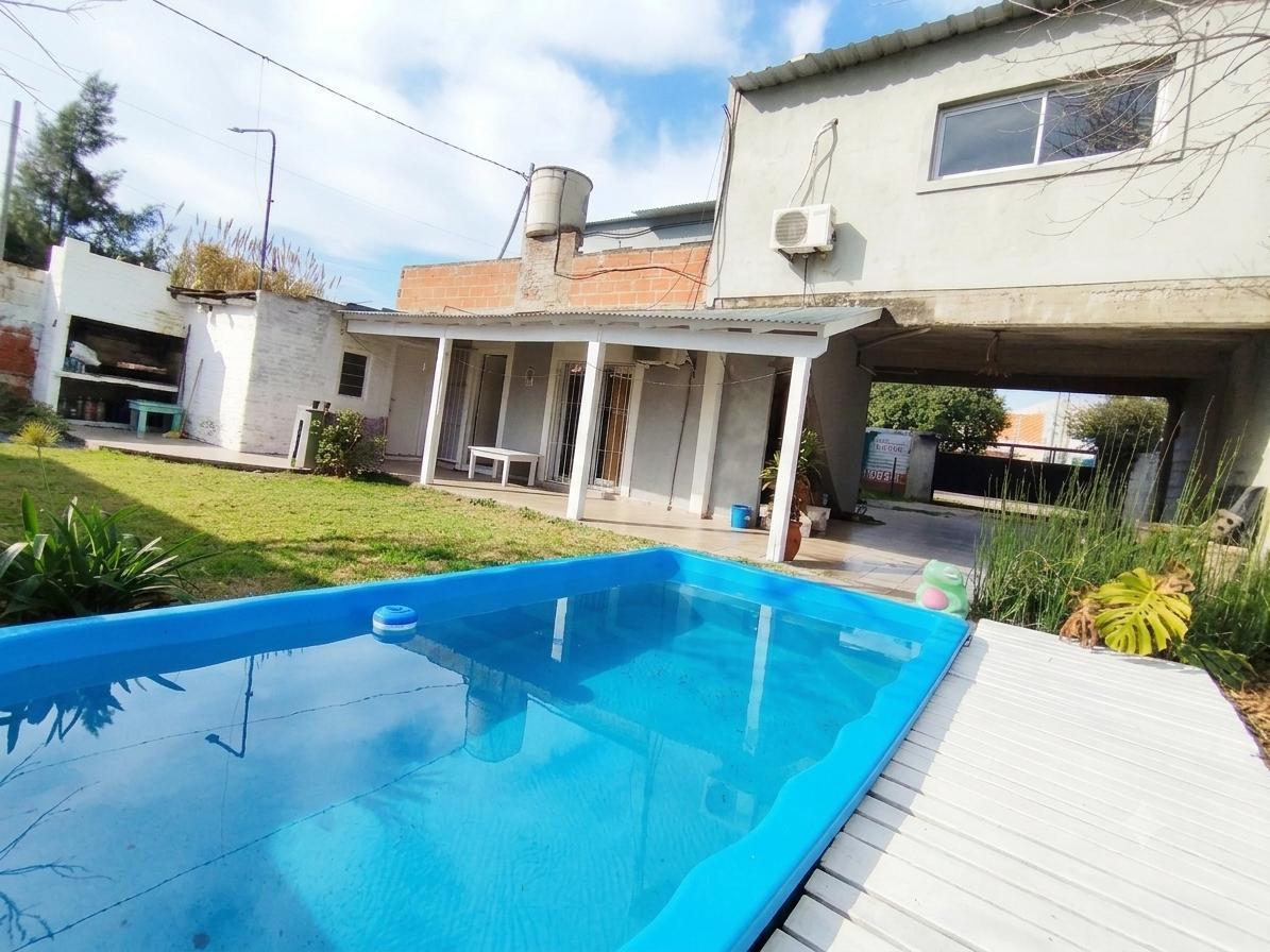 Foto de CASA MULTIFAMILIAR EN VENTA EN BENAVIDEZ TIGRE CON PISCINA PARRILLA Y GALERIA, imagen 1