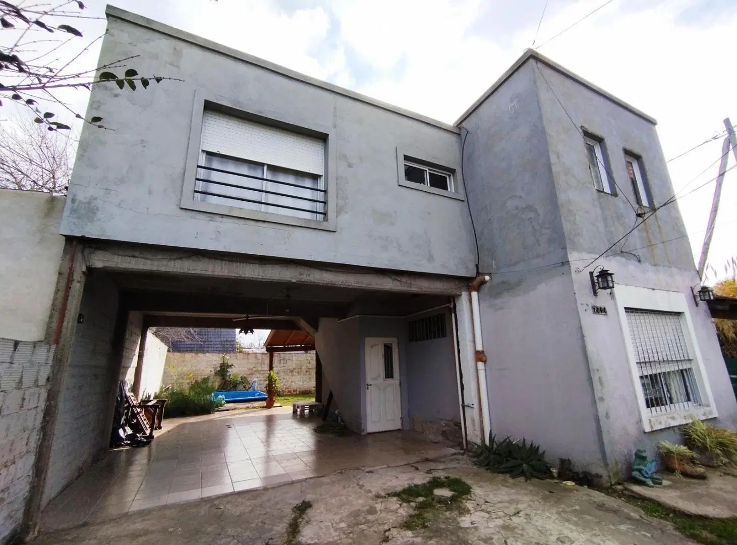 CASA MULTIFAMILIAR EN VENTA EN BENAVIDEZ TIGRE CON PISCINA PARRILLA Y GALERIA 2