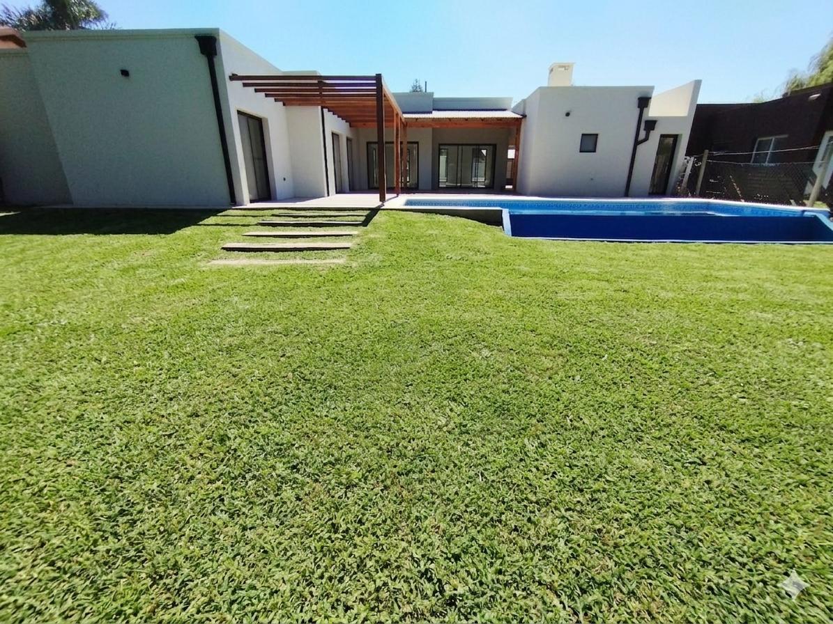 Foto de Alquiler Casa 4 Ambientes A Estrenar Piscina Loma Verde Escobar, imagen 4