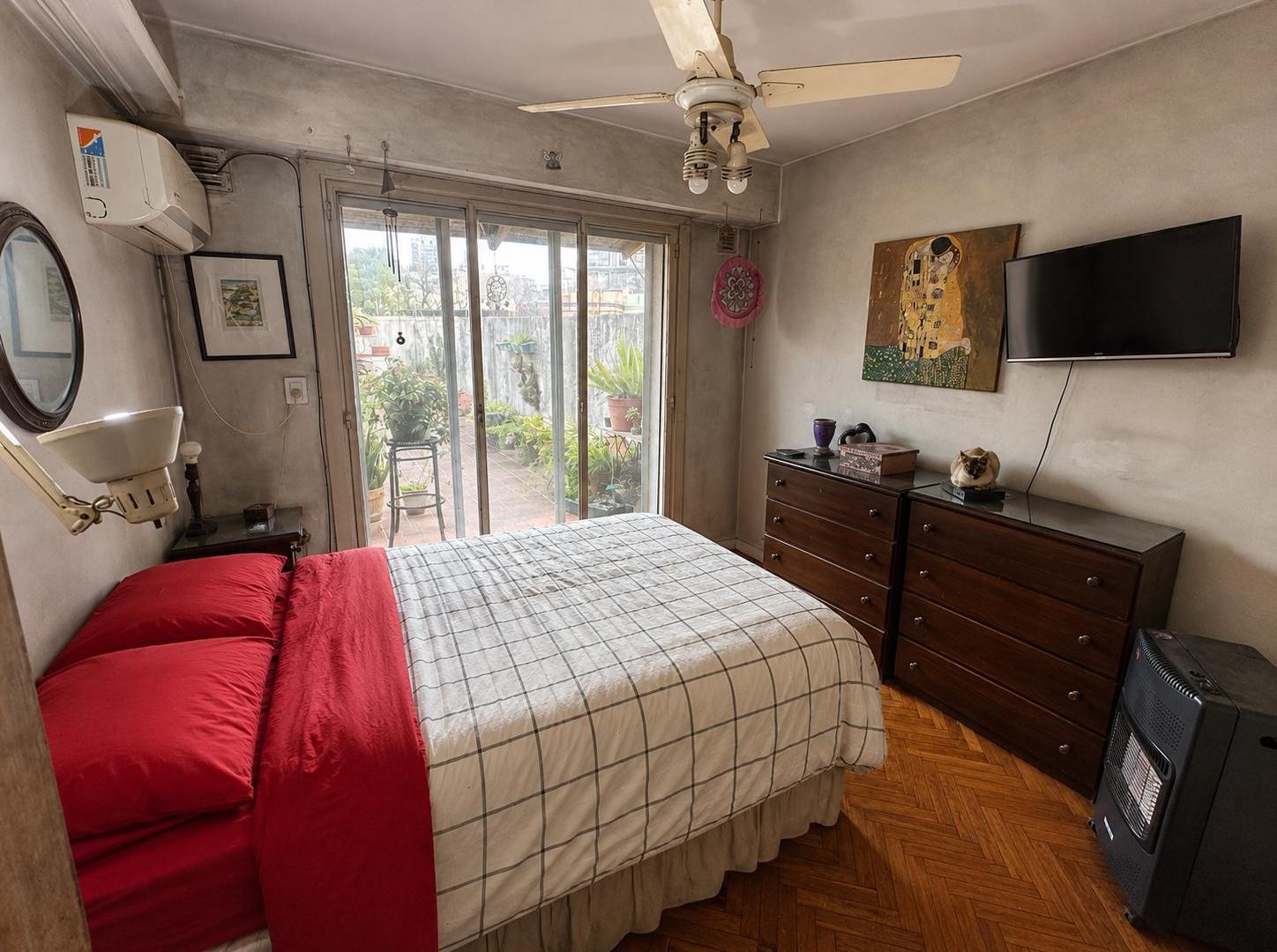 Foto de VENTA DEPARTAMENTO 3 AMBIENTES A RECICLAR CON 2 PATIOS TERRAZA EN VILLA, imagen 5