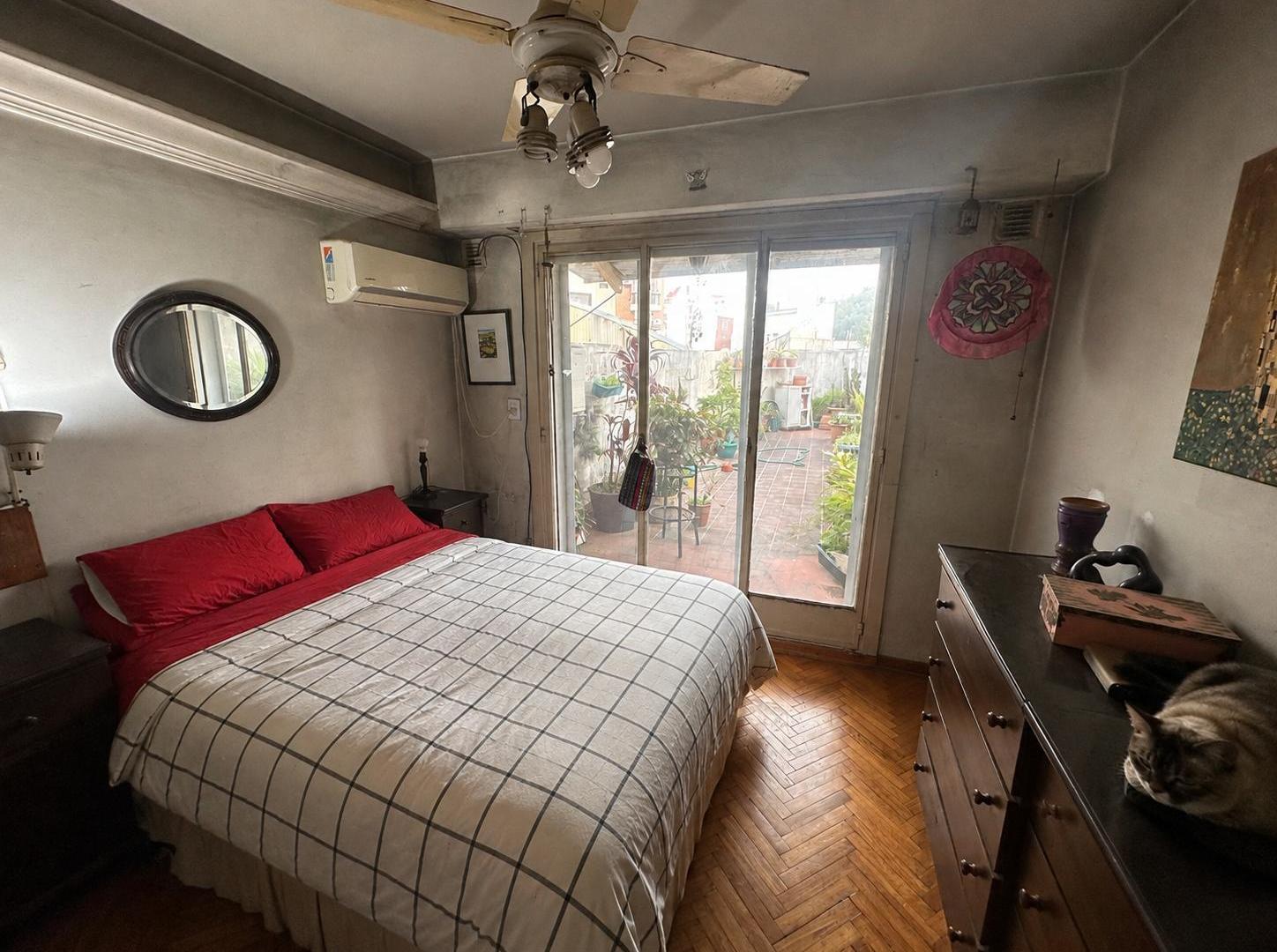 Foto de VENTA DEPARTAMENTO 3 AMBIENTES A RECICLAR CON 2 PATIOS TERRAZA EN VILLA, imagen 4