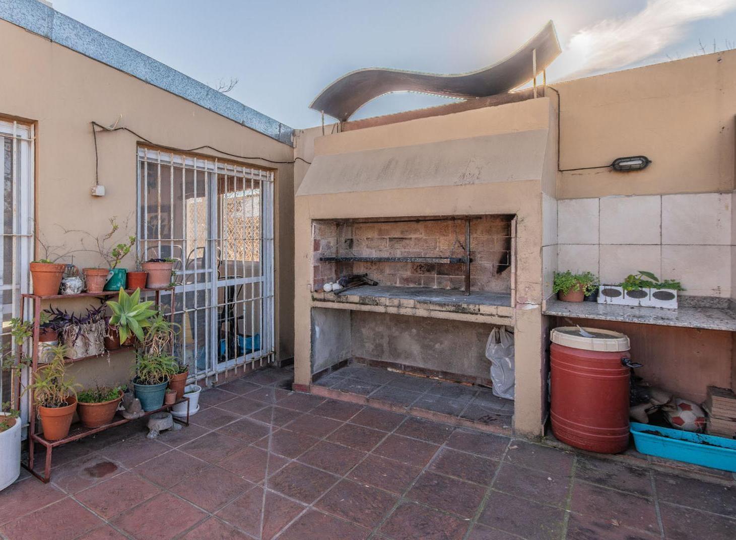 Foto de VENTA PH 5 Ambientes 2 Terrazas, Quincho, Parrilla y Entrada, imagen 1