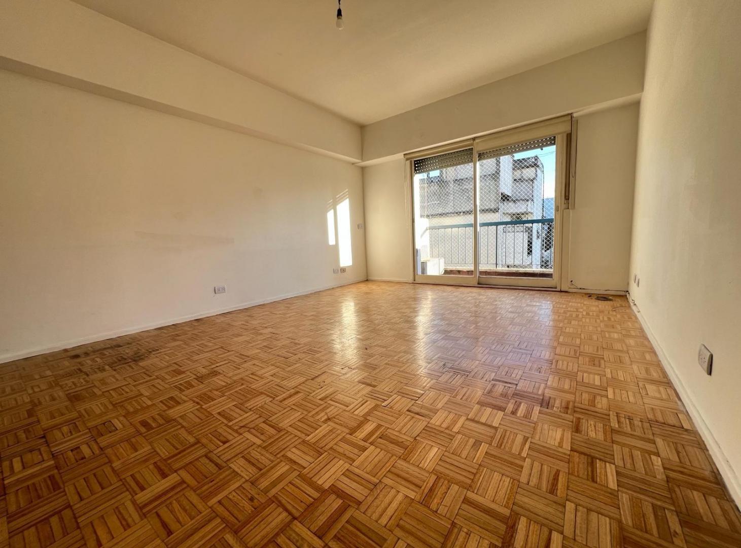 Foto de Departamento a la venta en Belgrano. 2 ambientes con balcon. Apto, imagen 1