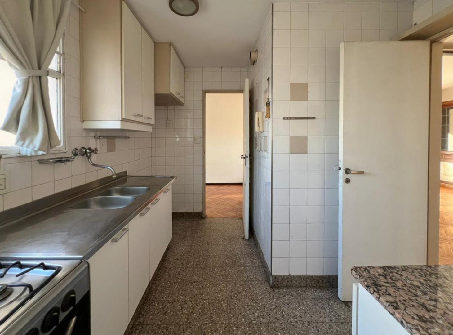 Foto de Departamento en venta 4 ambientes CON BALCÓN CORRIDO en Recoleta, imagen 3