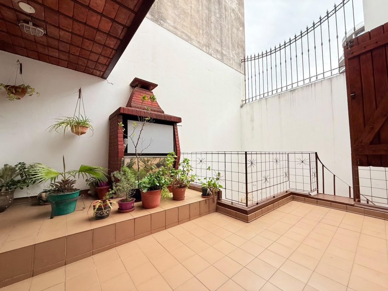 Foto de 2 Casas En Una con 2 patios y terreza - Villa Crespo - Venta Casa con, imagen 2
