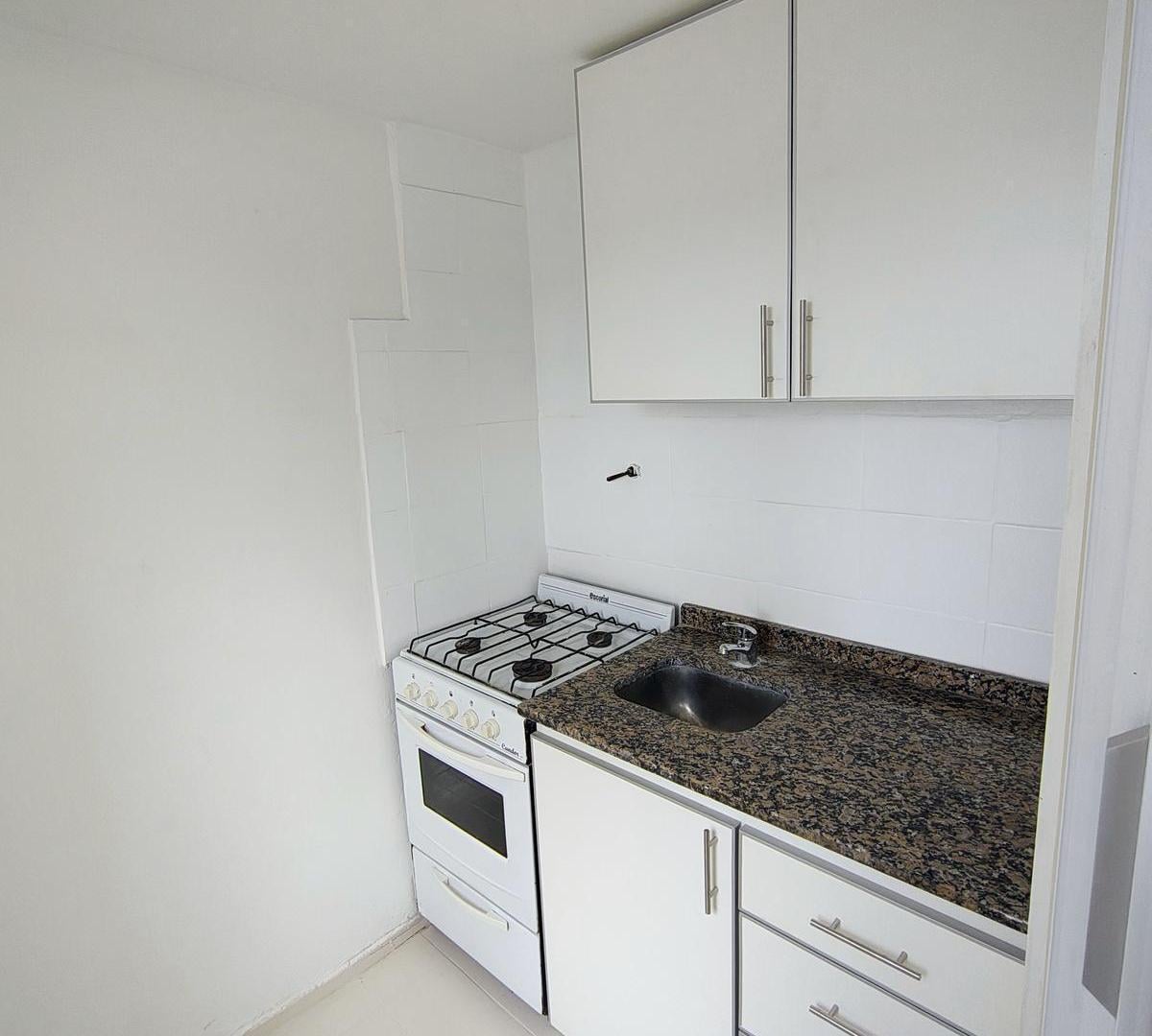 Foto de Alquiler departamento dos ambientes en Boedo. Reciclado,piso alto., imagen 3
