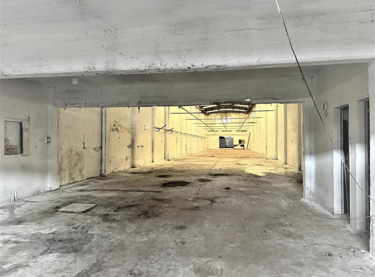 Foto de Depósito/galpón VENTA Sarratea al 3800 - San Justo - Salida a 2 calles, imagen 2