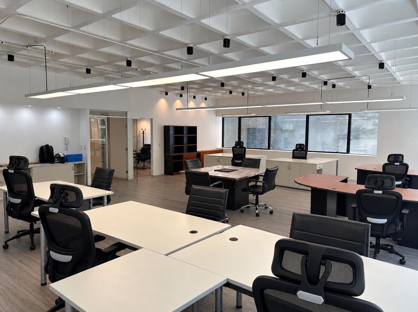 Foto de ALQUILER DE OFICINA CORPORATIVA EN PISO 2 DE 352 M² AMOBLADA CON 2, imagen 3