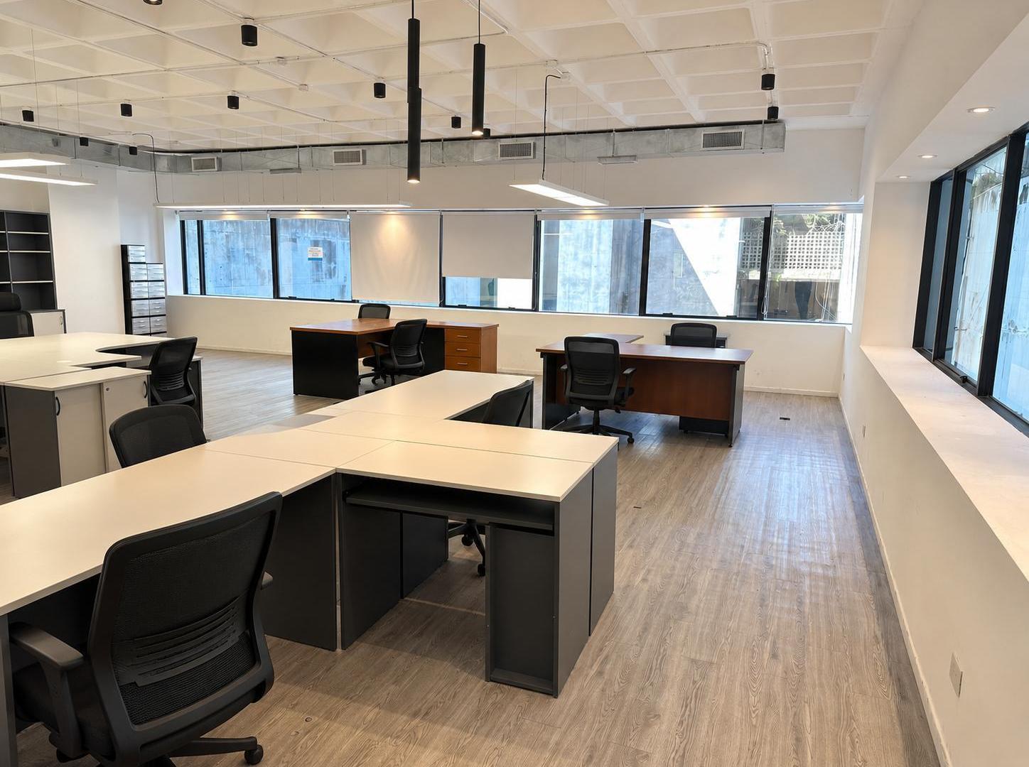Foto de ALQUILER DE OFICINA CORPORATIVA EN PISO 2 DE 352 M² AMOBLADA CON 2, imagen 4
