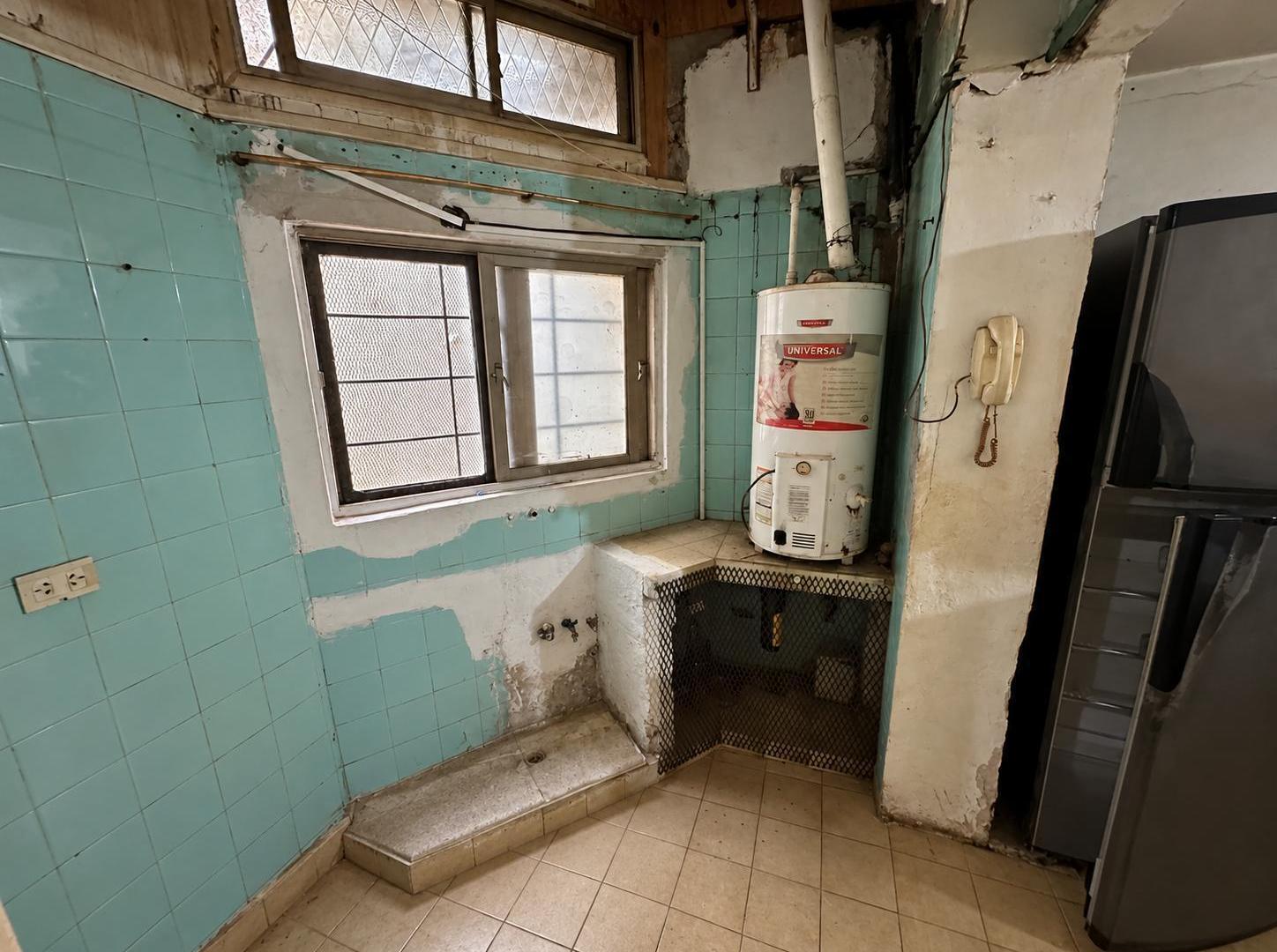 Foto de VENTA PH 3 AMBIENTES A REFACCIONAR EN FLORES, SIN EXPENSAS Y, imagen 5