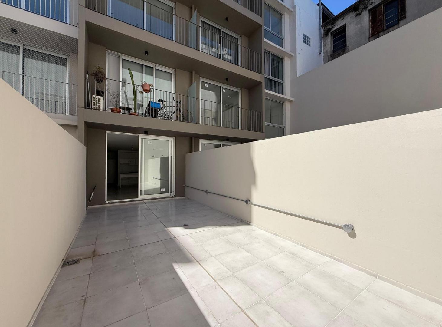 Foto de Venta Monoambiente UADE Patio Departamento Amenities Pileta Gimnasio, imagen 1