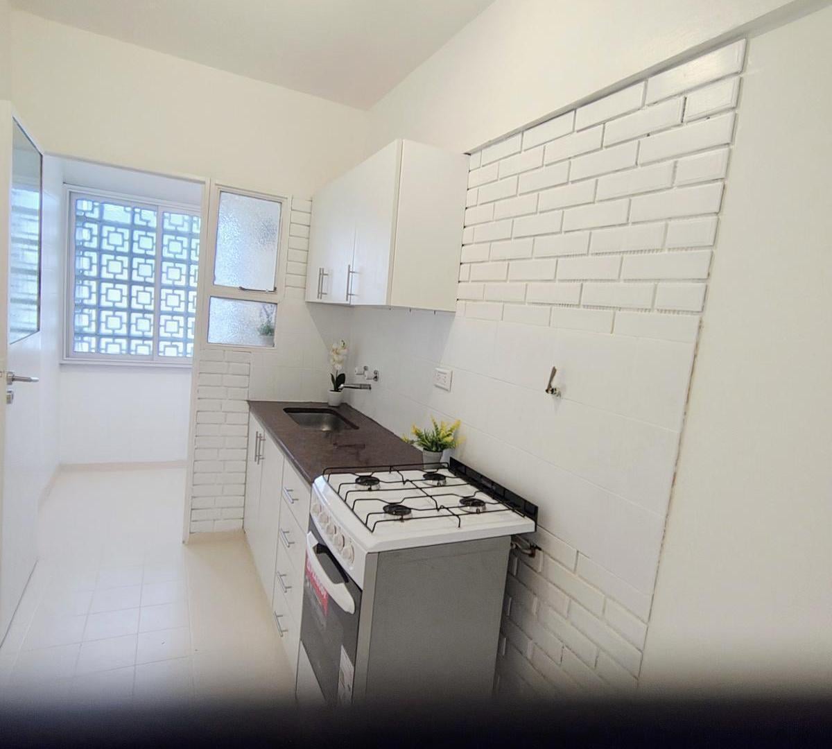 Foto de Alquiler departamento 2 ambientes reciclado. Parque Chacabuco, imagen 4