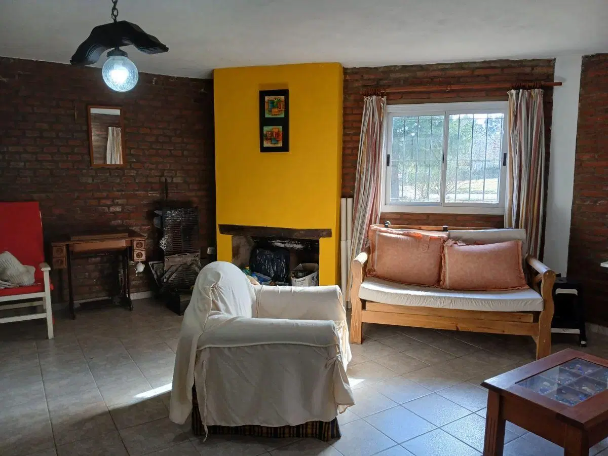 Casa LEONOR en esquina con amplio terreno y entorno natural 5