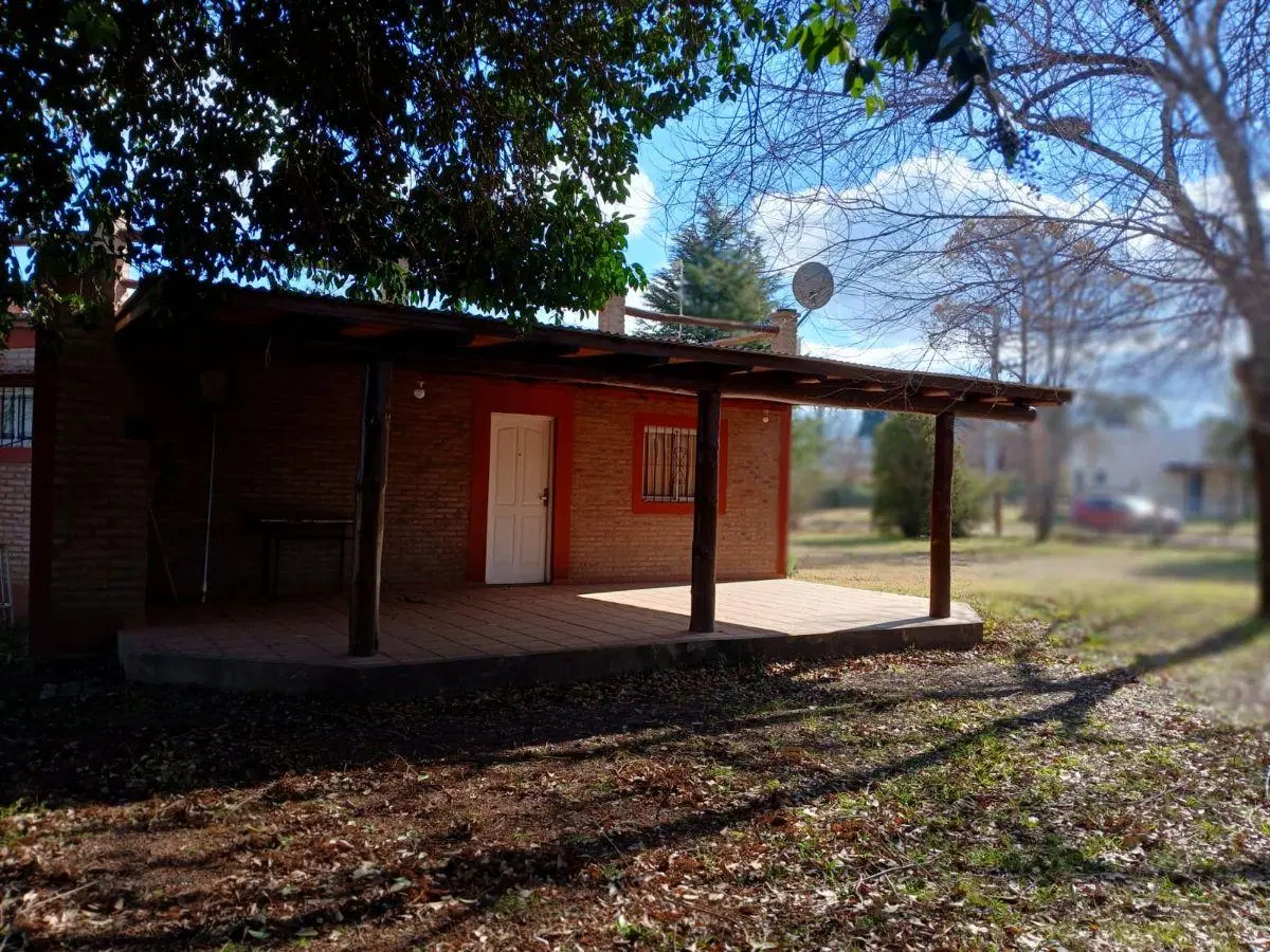 Casa LEONOR en esquina con amplio terreno y entorno natural 3