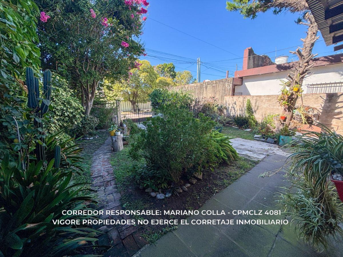 Casa en venta c/ cochera en José Mármol