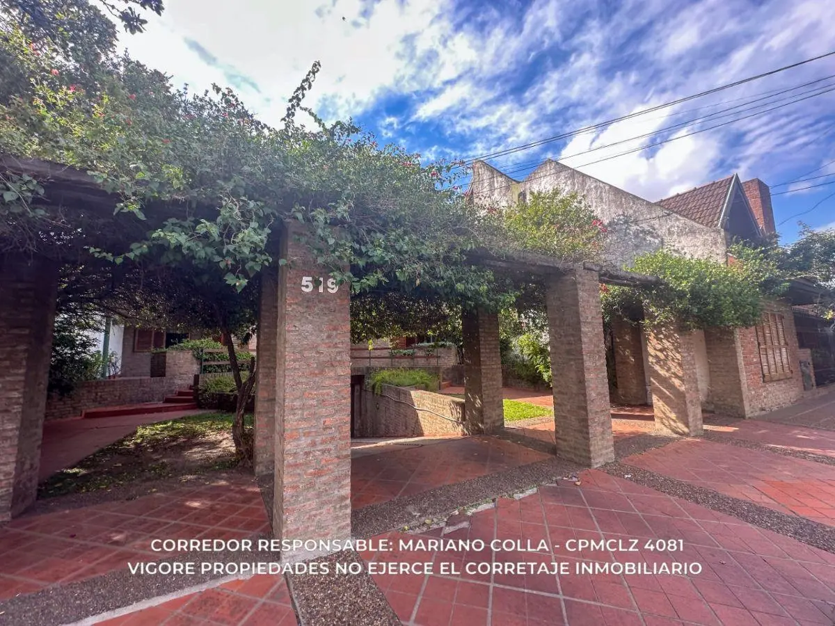Dúplex en venta c/ cochera en Adrogué 4