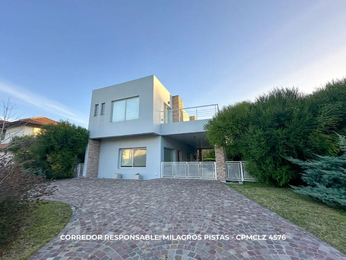 Casa 4 ambientes 221,74 m² en venta con cochera en Barrio Don Joaquin - Canning 3