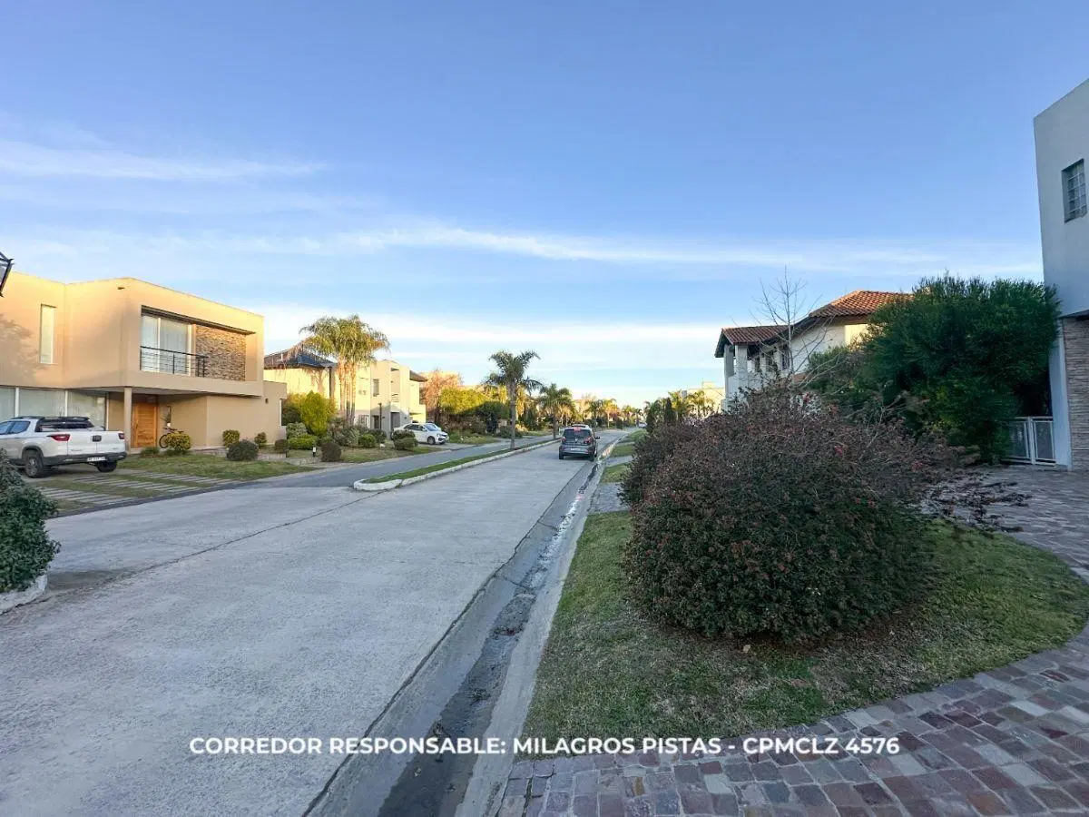 Casa 4 ambientes 221,74 m² en venta con cochera en Barrio Don Joaquin - Canning 4