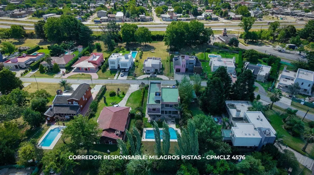CASA DE 5 AMBIENTES EN VENTA SOBRE LOTE DE 900 M² EN BARRIO LAS PERDICES – VIRREY DEL PINO 1