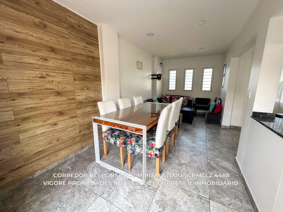 CASA EN VENTA EN TEMPERLEY CON PISCINA, COCHERA PARA DOS AUTOS Y DETALLES DE CATEGORÍA 3