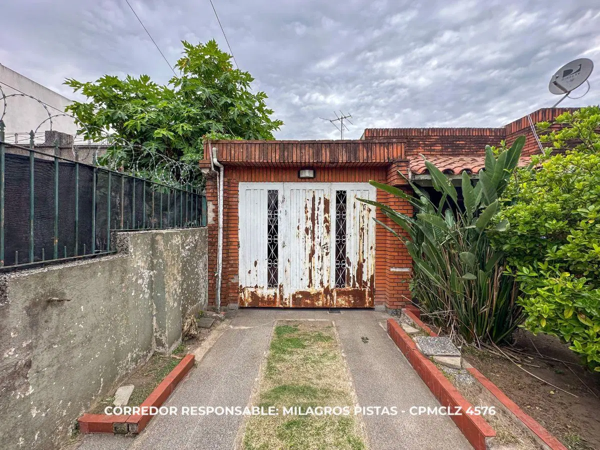 CASA EN VENTA A REFACCIONAR EN TEMPERLEY 125M2 | LOTE DE 300 M² | COCHERA CUBIERTA 2