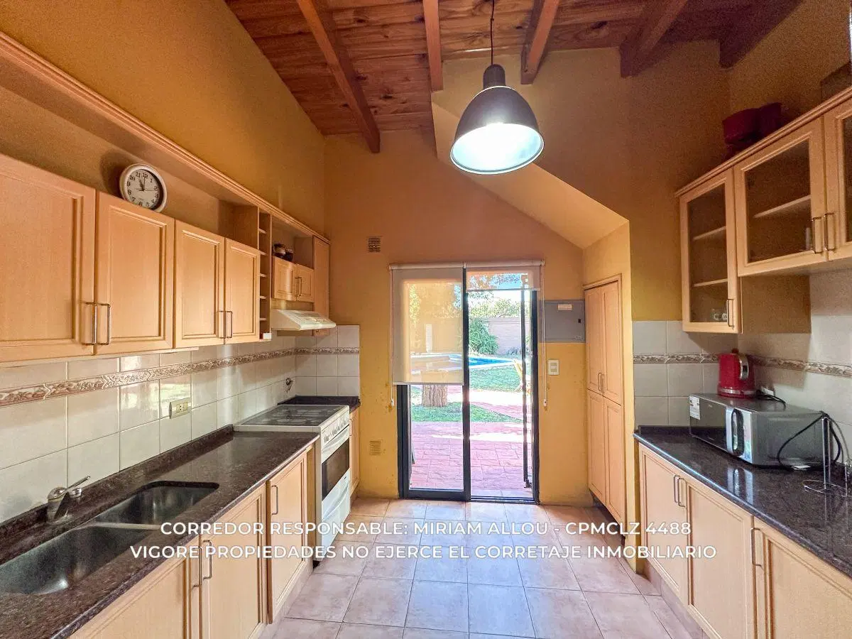 CASA QUINTA EN VENTA EN MONTE GRANDE | AMPLIO LOTE DE 682 M² | PILETA CLIMATIZADA . APTO CREDITO 2