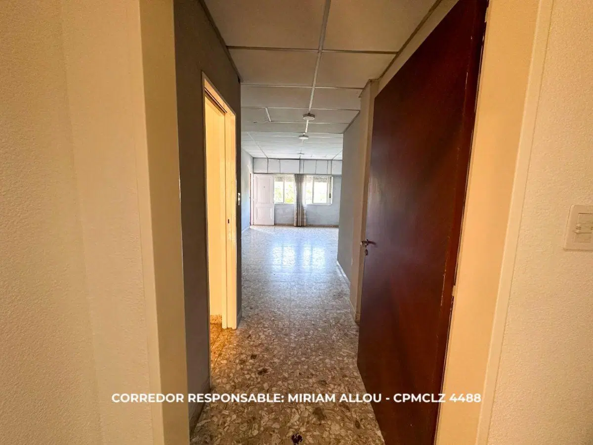 CASA DE 5 AMBIENTES EN VENTA EN BURZACO EN PRIMER PISO CON BALCÓN Y TERRAZA 2