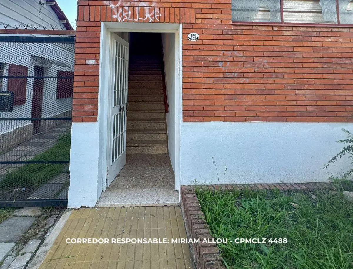 CASA DE 5 AMBIENTES EN VENTA EN BURZACO EN PRIMER PISO CON BALCÓN Y TERRAZA 8