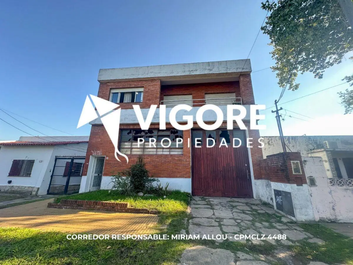 CASA DE 5 AMBIENTES EN VENTA EN BURZACO EN PRIMER PISO CON BALCÓN Y TERRAZA 3