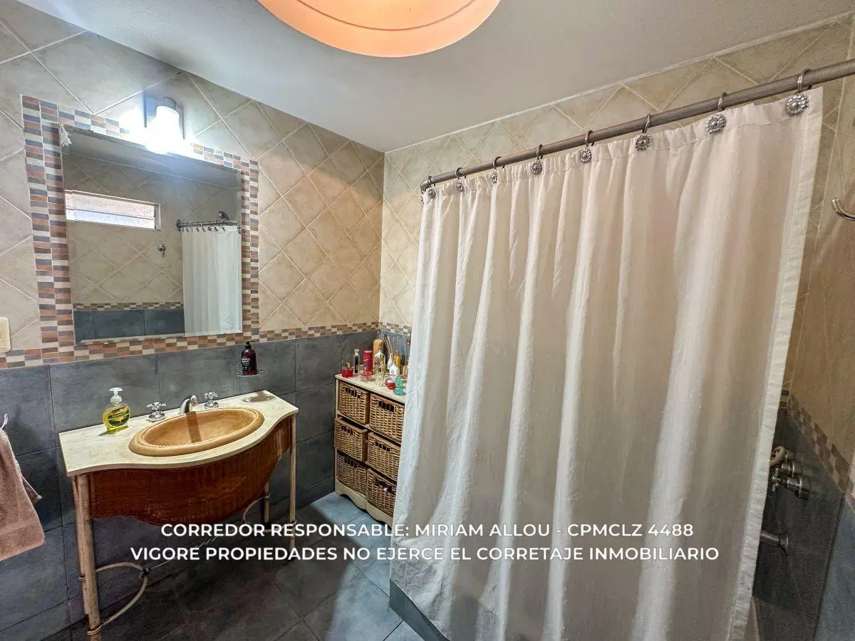 CASA DE 5 AMBIENTES EN VENTA EN LUIS GUILLÓN CON PARQUE, PISCINA Y ALTO POTENCIAL. APTO CREDITO 3